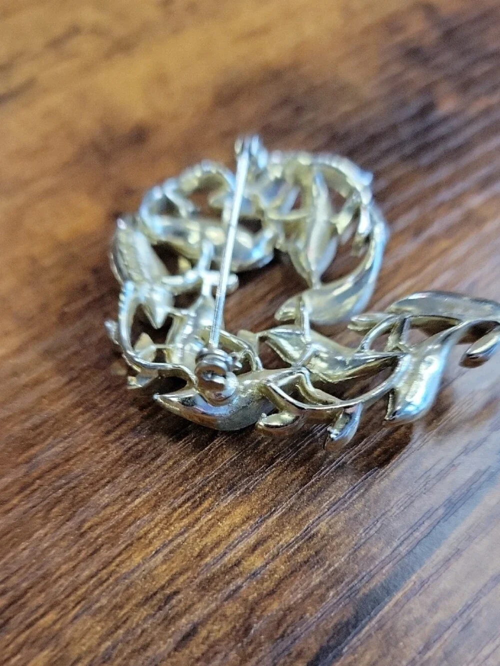 Vintage Lisner Leaf Brooch